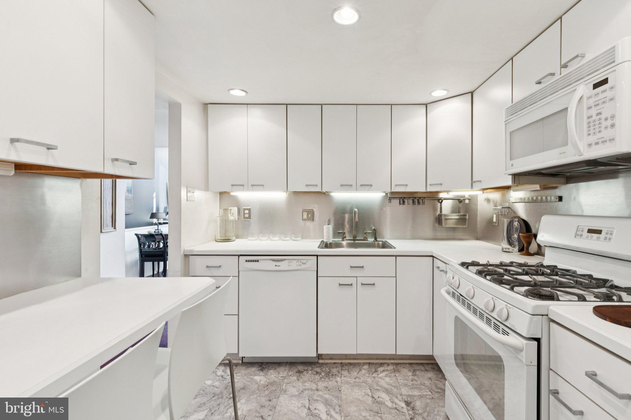 WASHINGTON SQ WEST - Residential