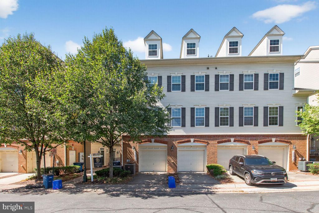 Photo of 13412 Bluebeard Terrace #3276, CLARKSBURG, MD 20871 (MLS # MDMC2204020)