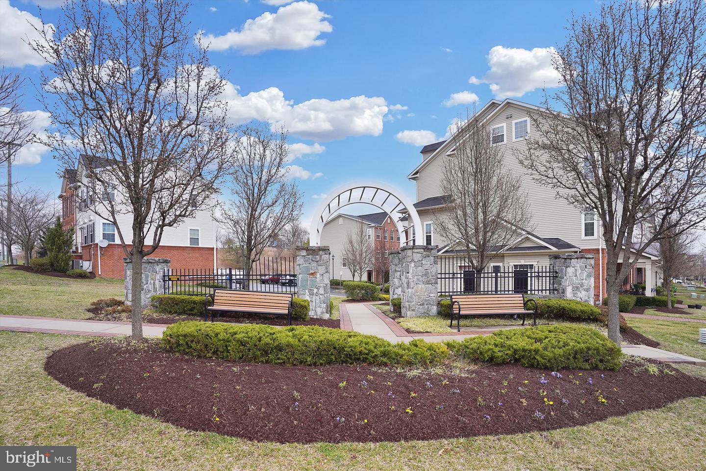 GATEWAY COMMONS - Residential Lease