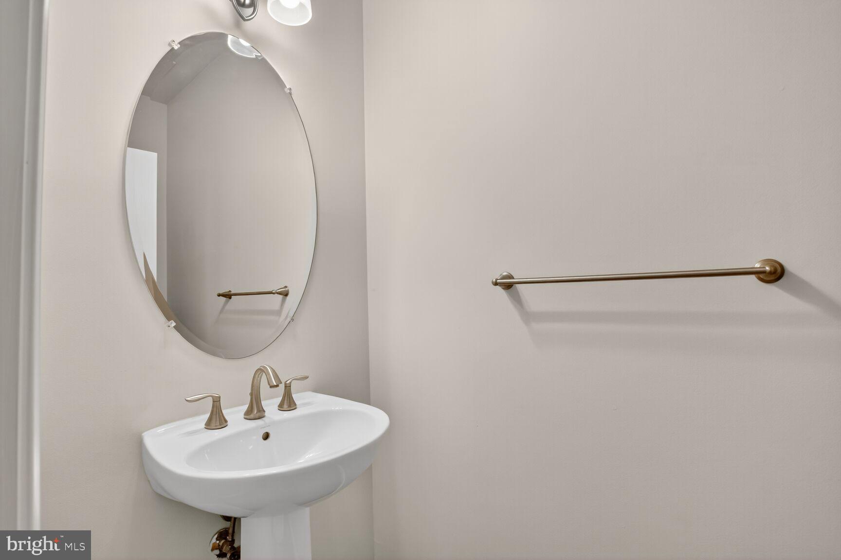 GATEWAY COMMONS - Residential Lease