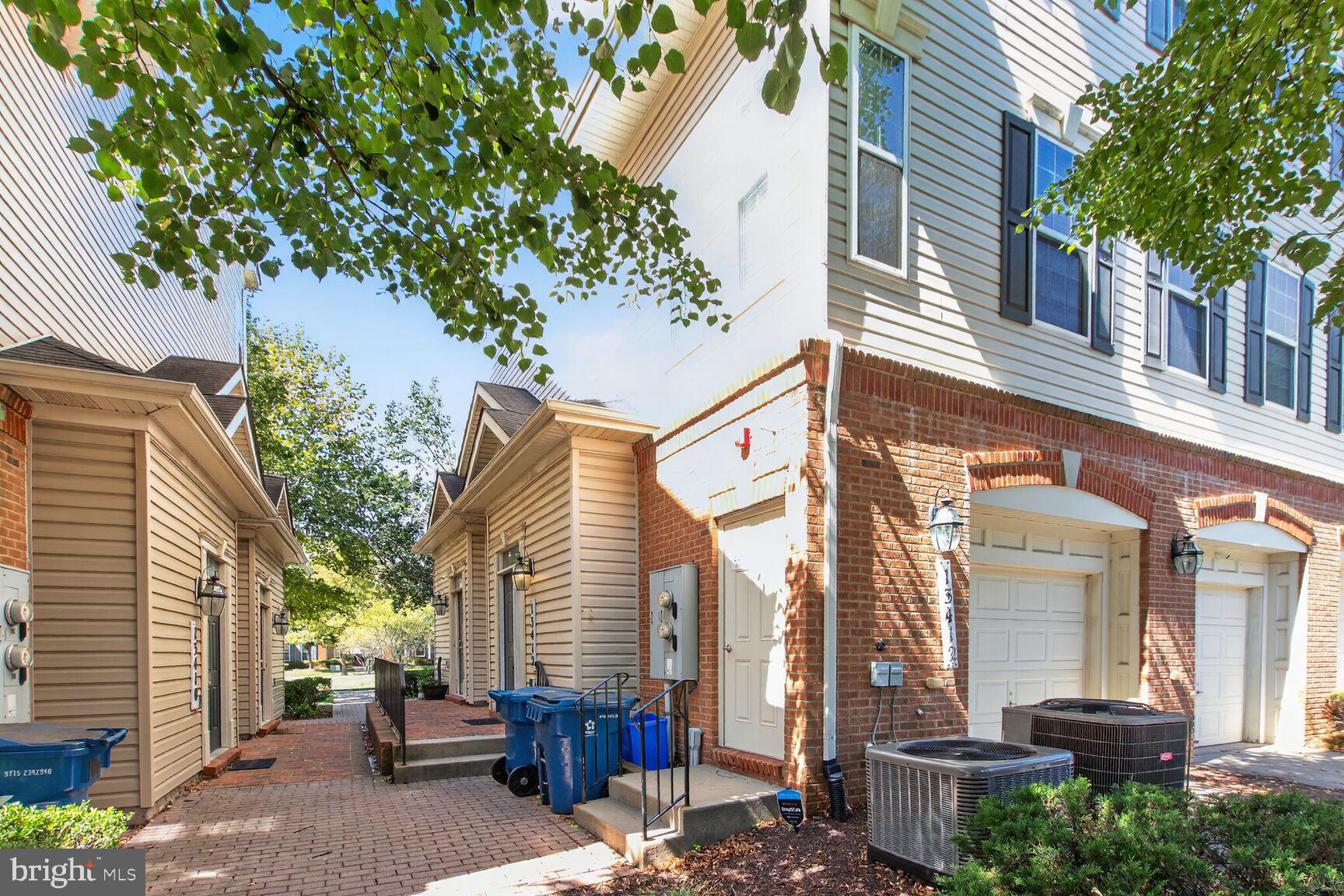 GATEWAY COMMONS - Residential Lease