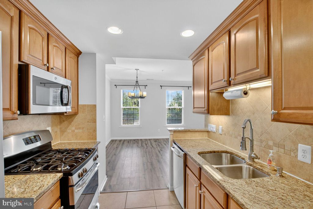 Photo of 13412 Bluebeard Terrace #3276, CLARKSBURG, MD 20871 (MLS # MDMC2204020)