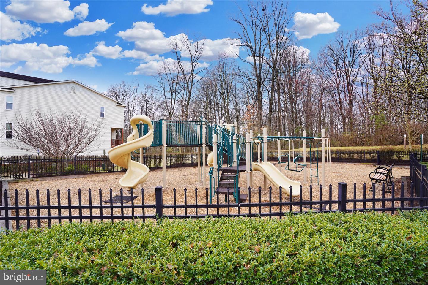 GATEWAY COMMONS - Residential Lease