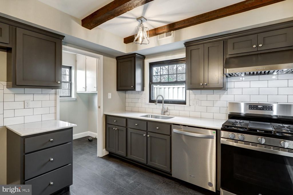 Photo of 406 Valleybrook Drive, LANCASTER, PA 17601 (MLS # PALA2063970)