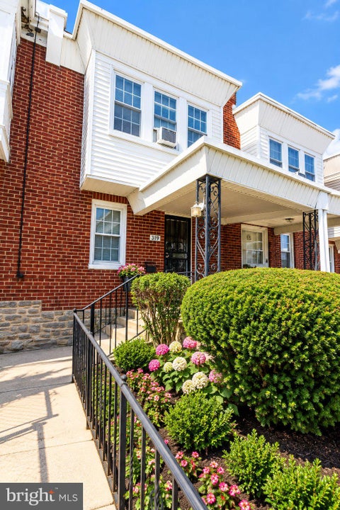 Townhouse For Sale - 319 W Milne Street<br/> Philadelphia County, PHILADELPHIA, PA 19144