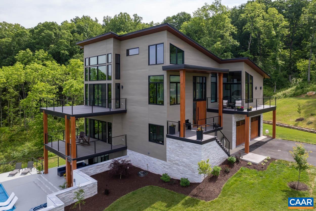 225 CHERRY RIDGE LN