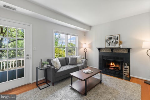 Townhouse For Rent - 2811 S Woodrow Street #A<br/> ARLINGTON, VA 22206