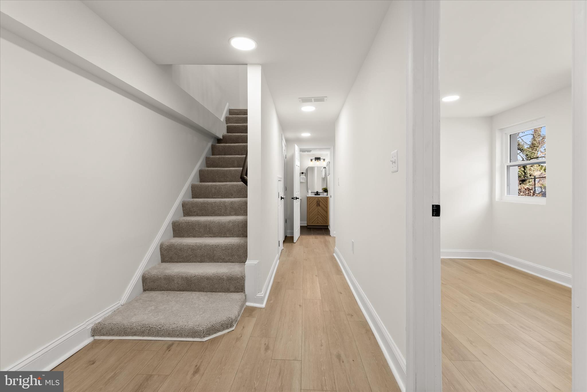 DEANWOOD PARK - Residential