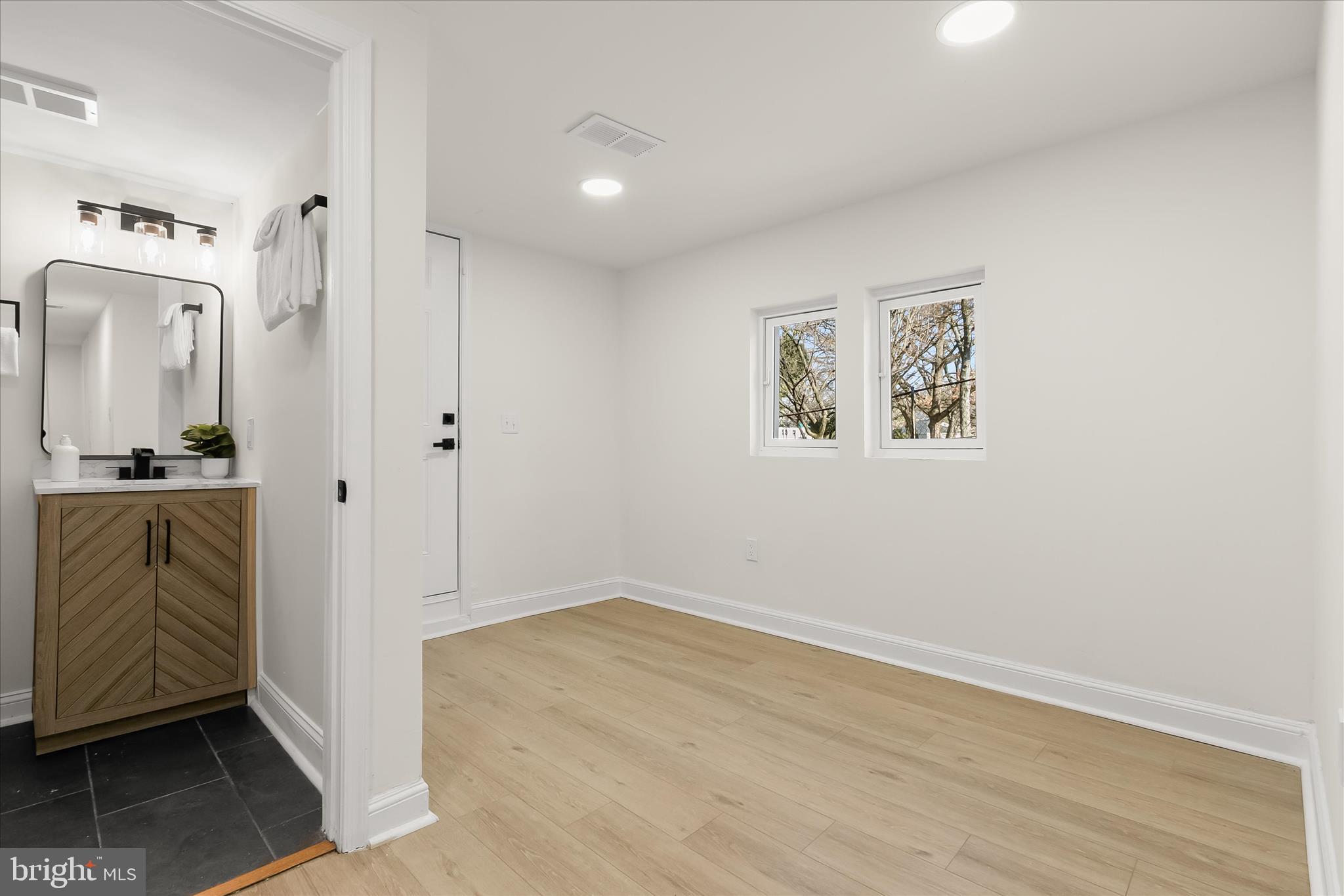 DEANWOOD PARK - Residential