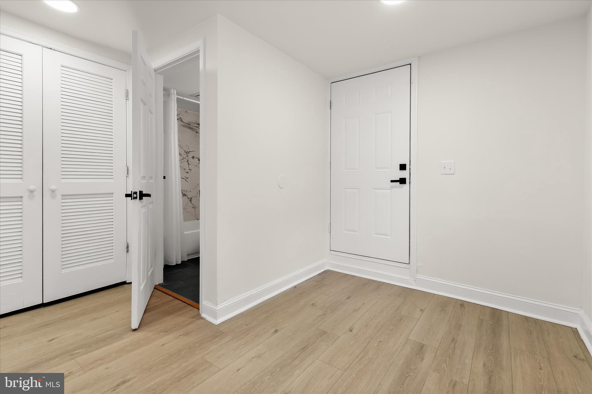 DEANWOOD PARK - Residential