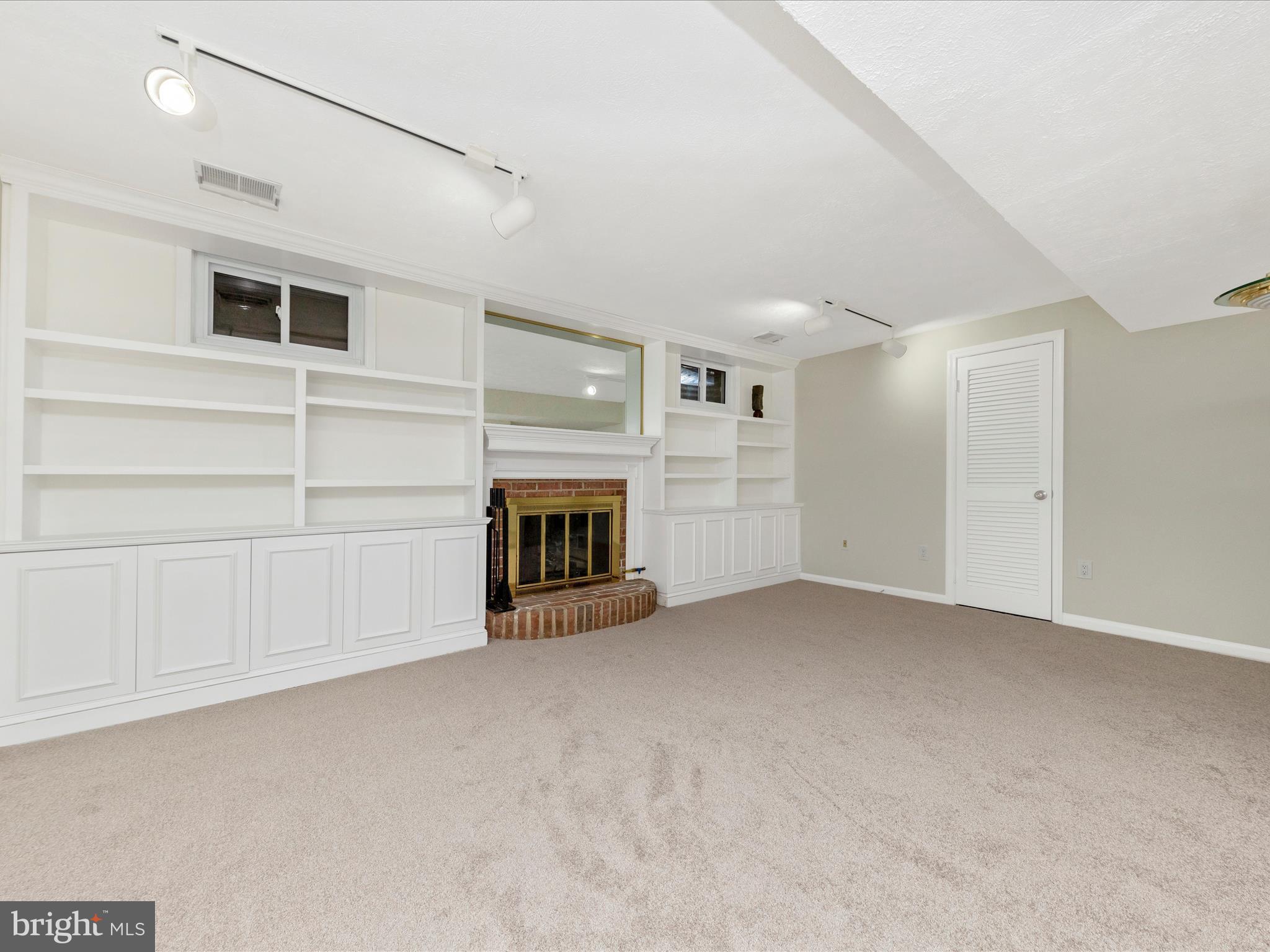 IDYLWOOD STATION - Residential