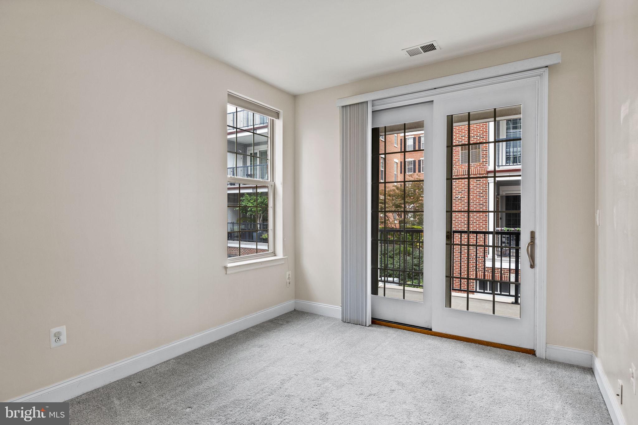 NAVAL SQUARE - Residential