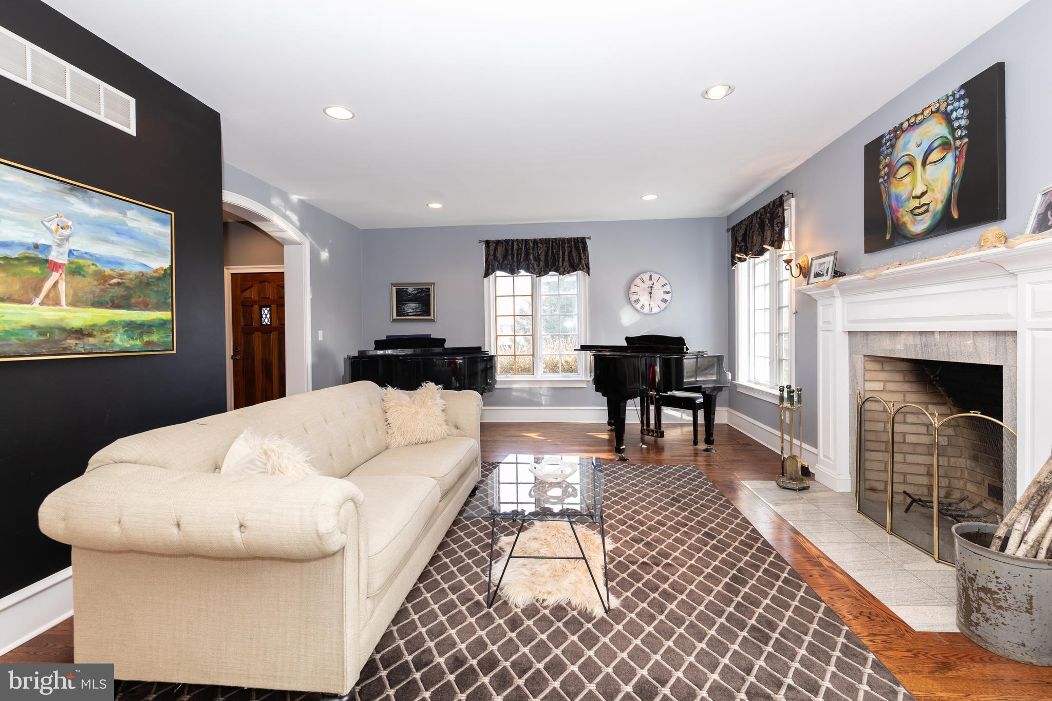 CHESTNUT HILL - Residential