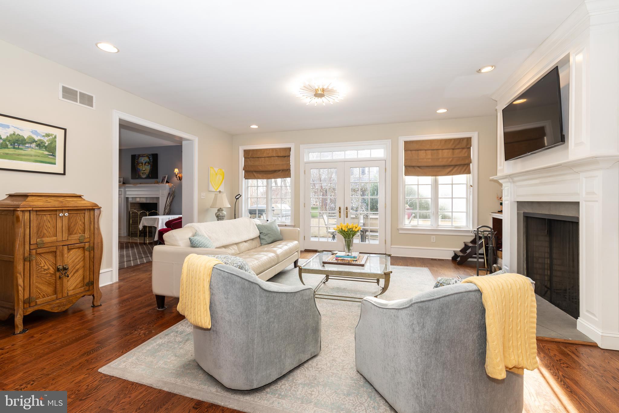 CHESTNUT HILL - Residential