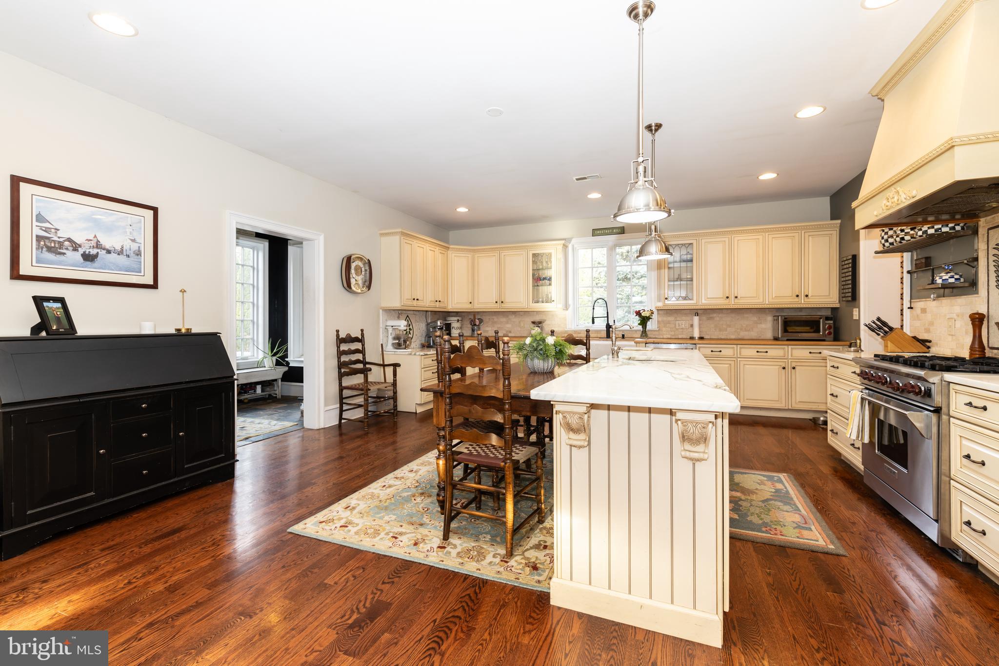 CHESTNUT HILL - Residential