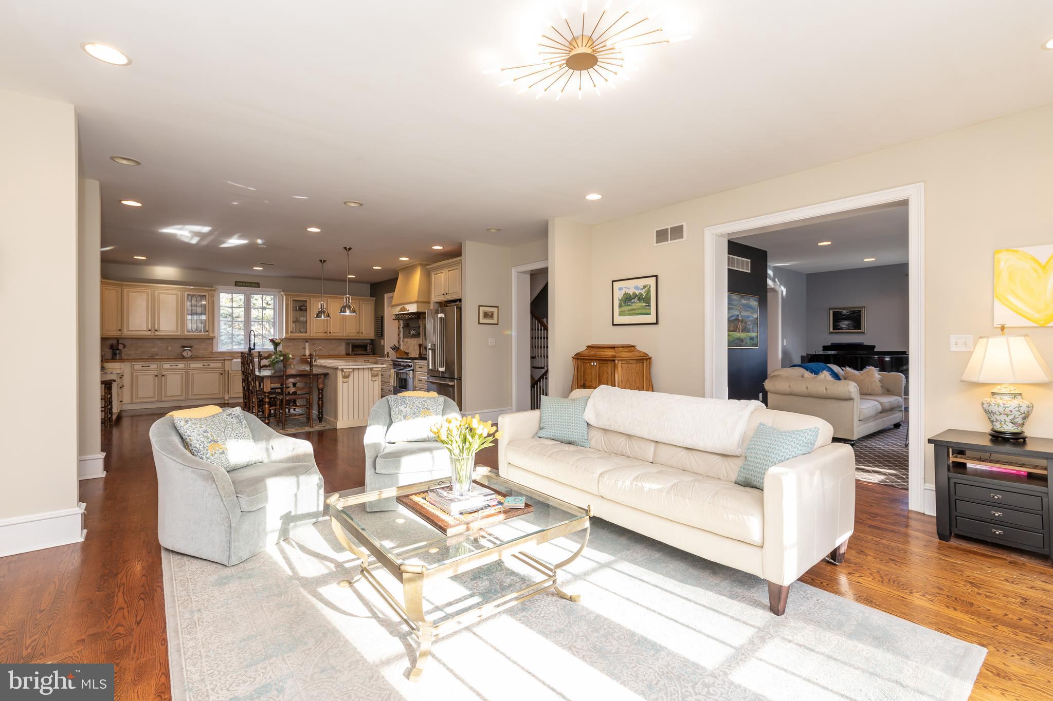 CHESTNUT HILL - Residential