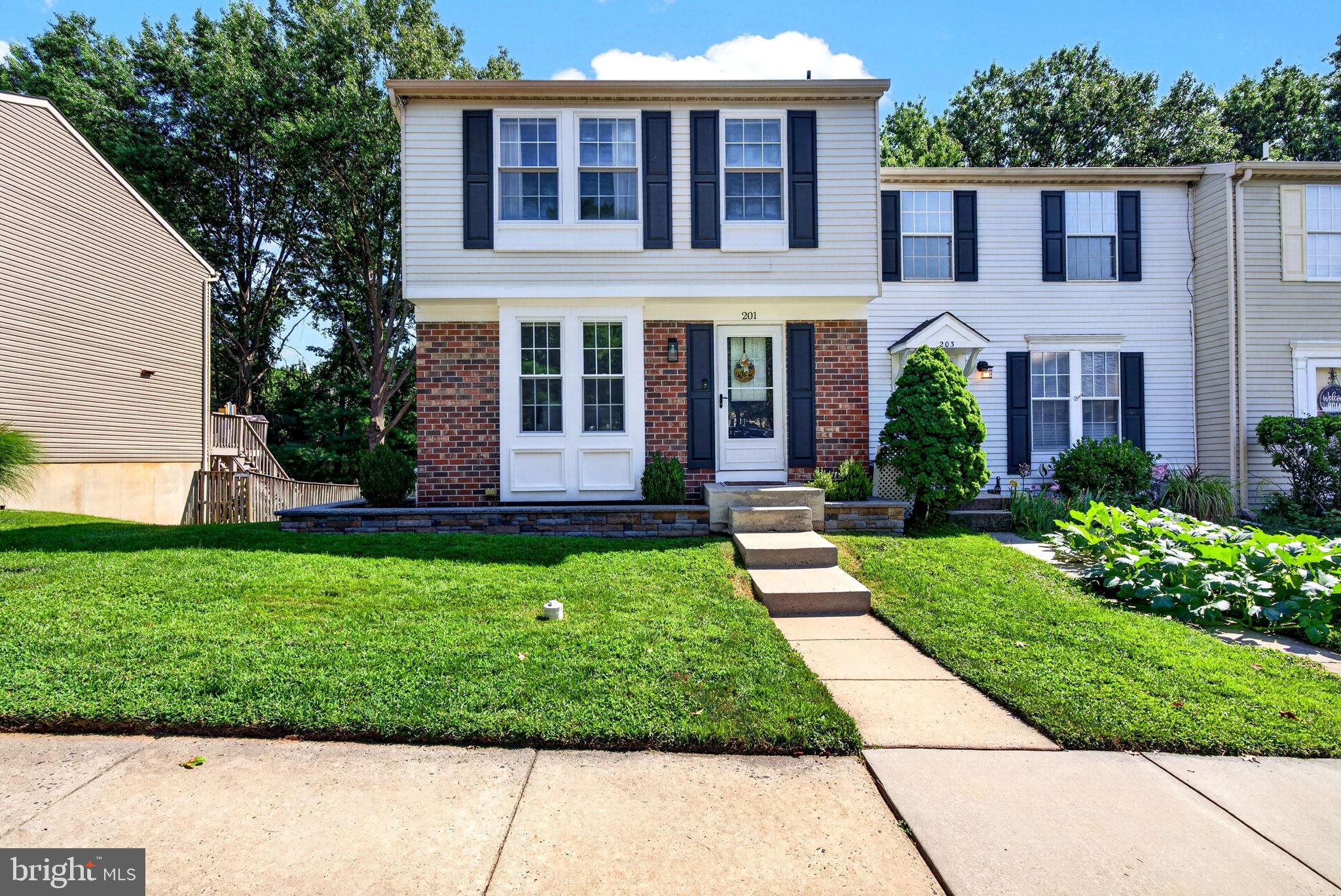201 LODGECLIFF COURT