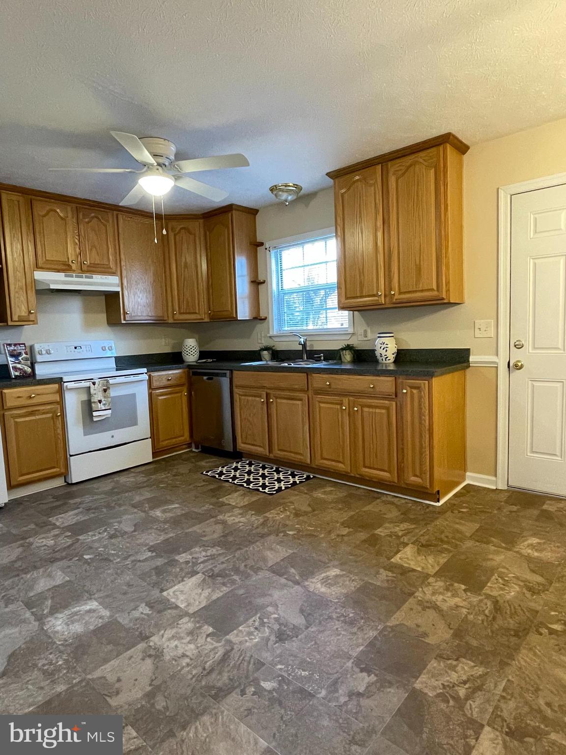 FREDERICKTOWNE TOWNHOUSE - Residential Lease