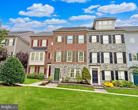 Photo of 1011 Gaither Road, ROCKVILLE, MD 20850 (MLS # MDMC2200806)