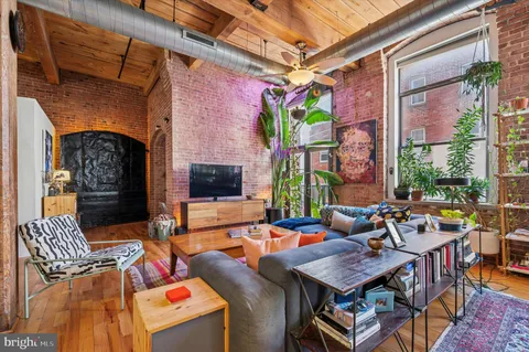 1524 N Hancock Street Unit 204, Philadelphia, PA MLS: PAPH2459088