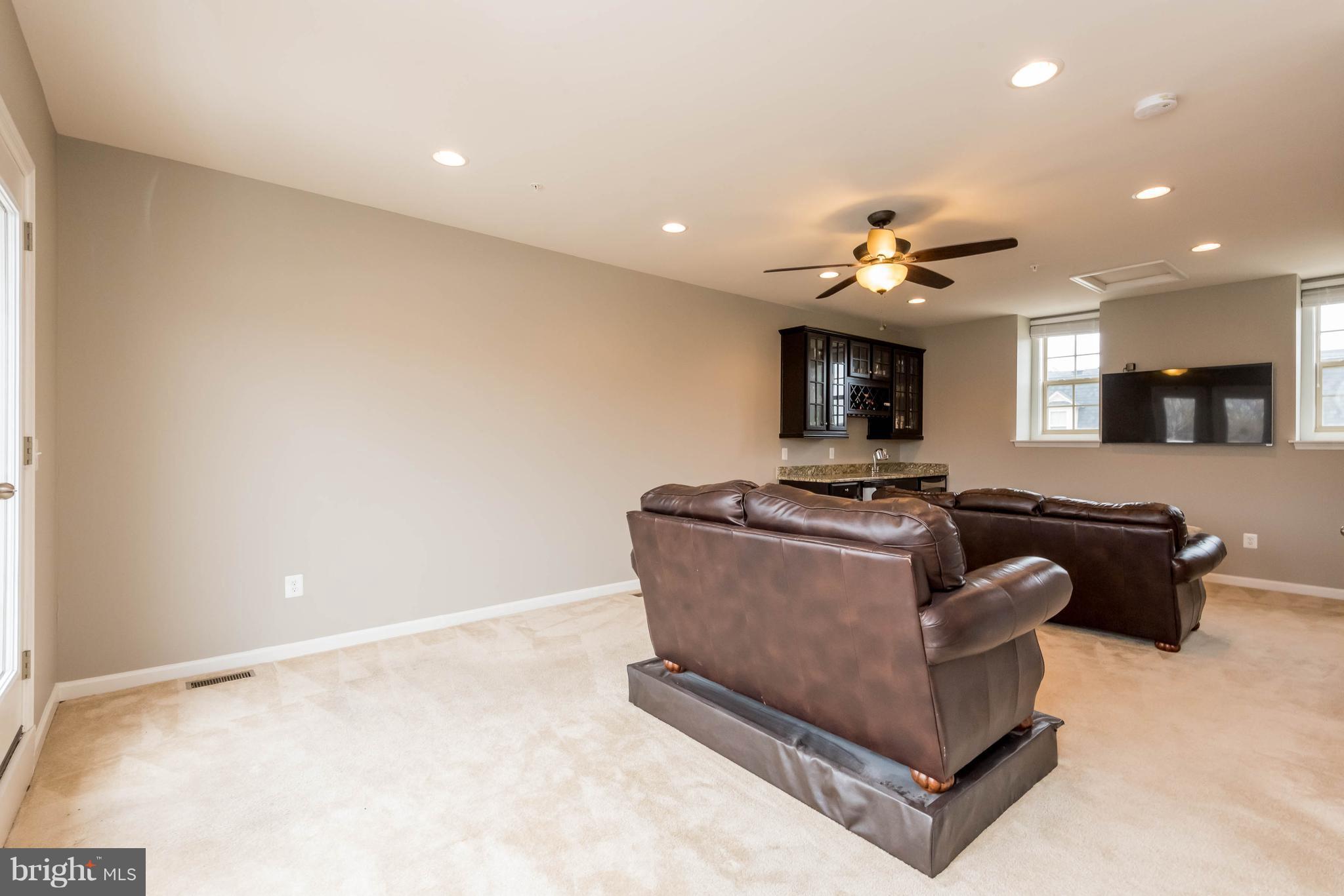 POTOMAC OVERLOOK CONDO - Residential