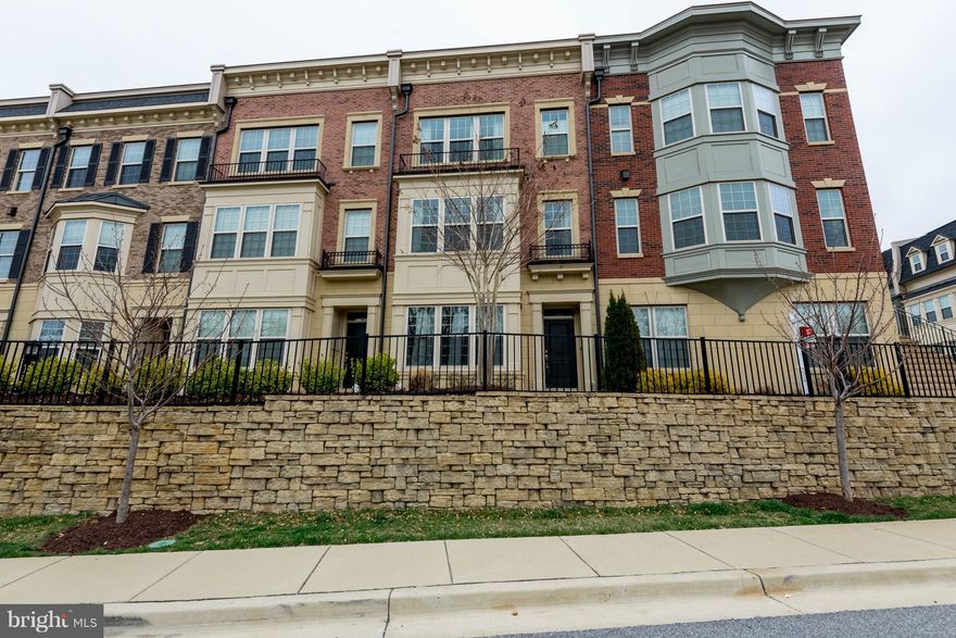 PRICED TO SELL!!!  MOST PEACEFUL AND DELIGHTFUL FOUR LEVEL LUXURY TOWNHOME AT THE NATIONAL HARBOR WITH ROOFTOP WATER VIEWS OF THE POTOMAC RIVER.This beautiful home features 3 BRs/4 BAs/1 HBA, gourmet kitchen w/chef island/custom built nook, high-end appliances, water views from garage drive in and rooftop deck, spa-like master BA,2-car garage, & much more!ALL CLOSING COSTS PAID IN FULL!  CALL NOW!