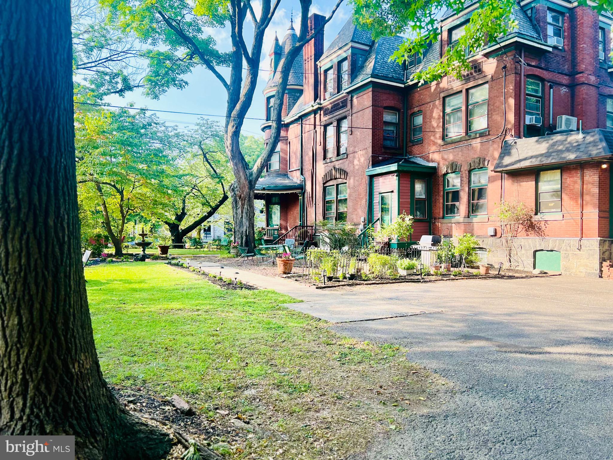 UNIVERSITY CITY - Residential