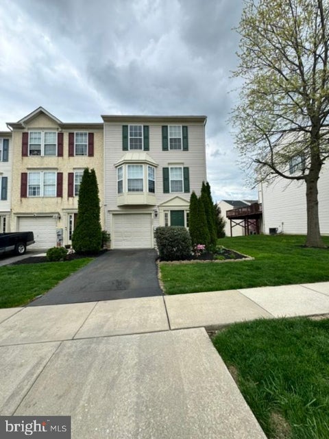 Townhouse For Rent - 202 Fox Trail #105<br/> PARKESBURG, PA 19365
