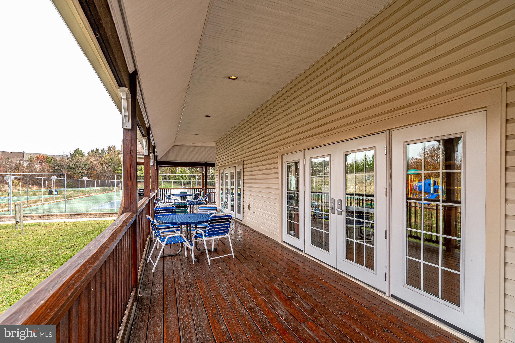 VICTORIA CROSSINGS AT MANCHESTER LAKES - Residential