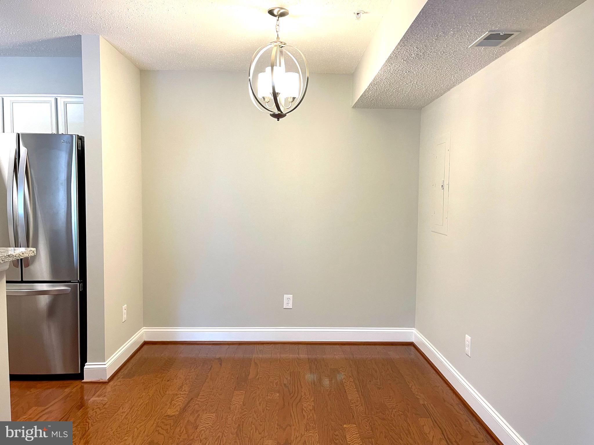 VICTORIA CROSSINGS AT MANCHESTER LAKES - Residential