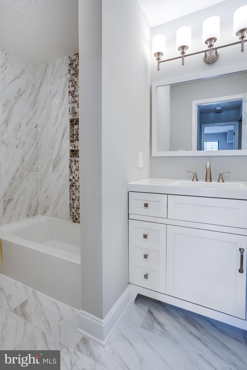 VICTORIA CROSSINGS AT MANCHESTER LAKES - Residential