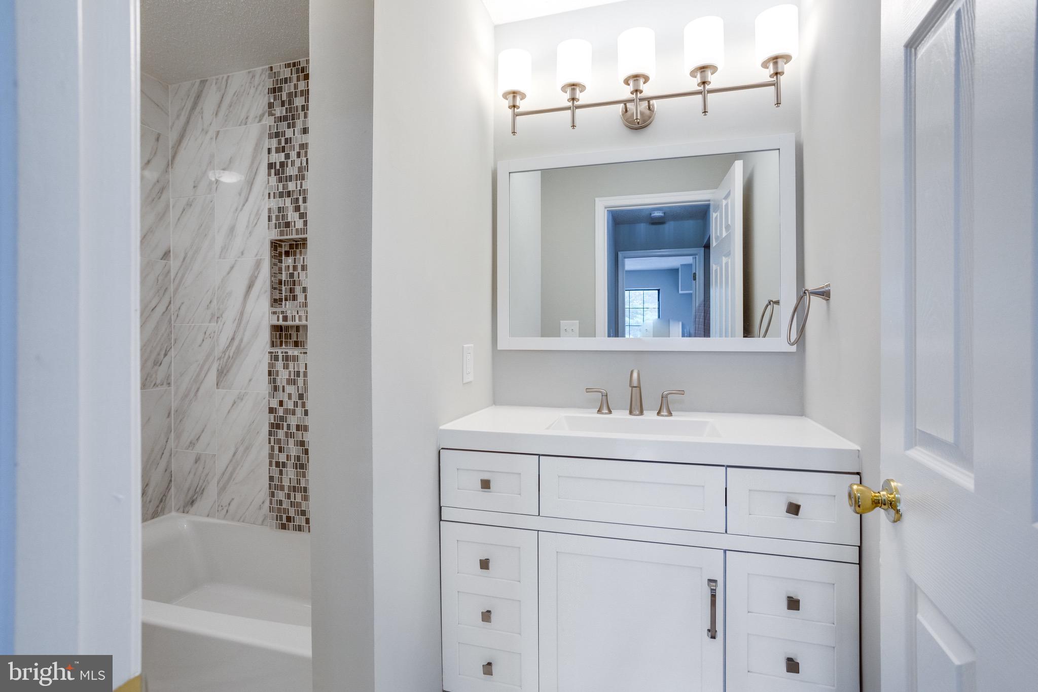 VICTORIA CROSSINGS AT MANCHESTER LAKES - Residential