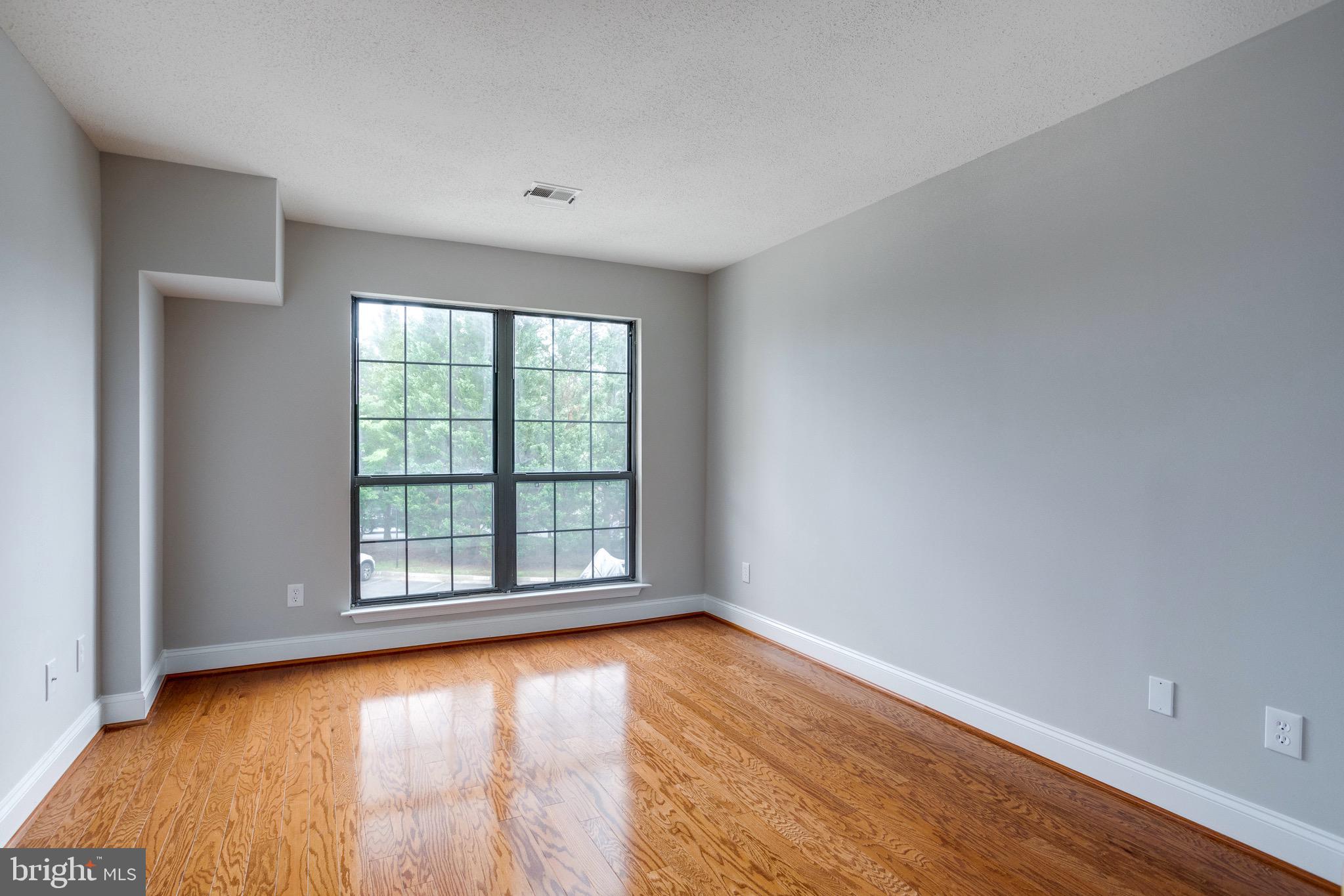 VICTORIA CROSSINGS AT MANCHESTER LAKES - Residential