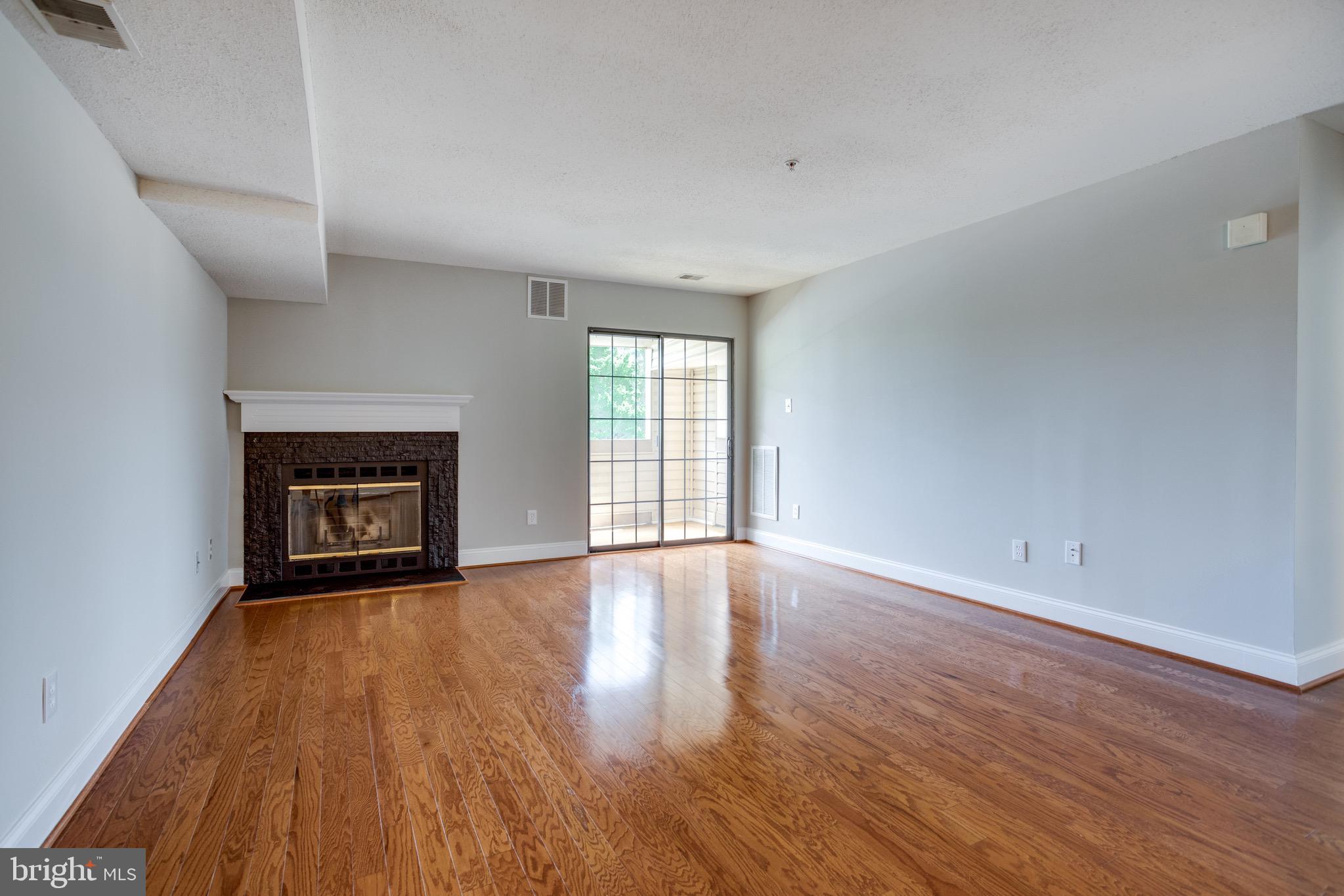 VICTORIA CROSSINGS AT MANCHESTER LAKES - Residential