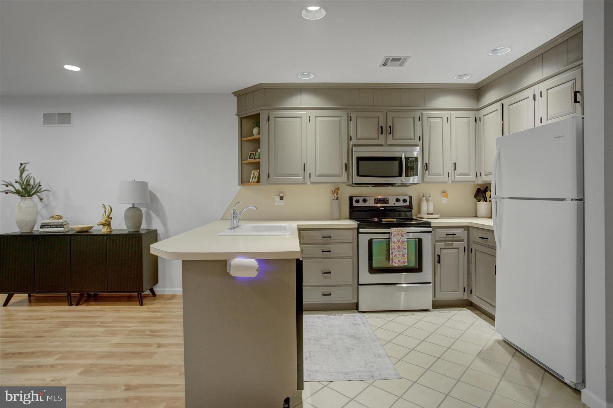 PENN NATIONAL ESTATES - Residential