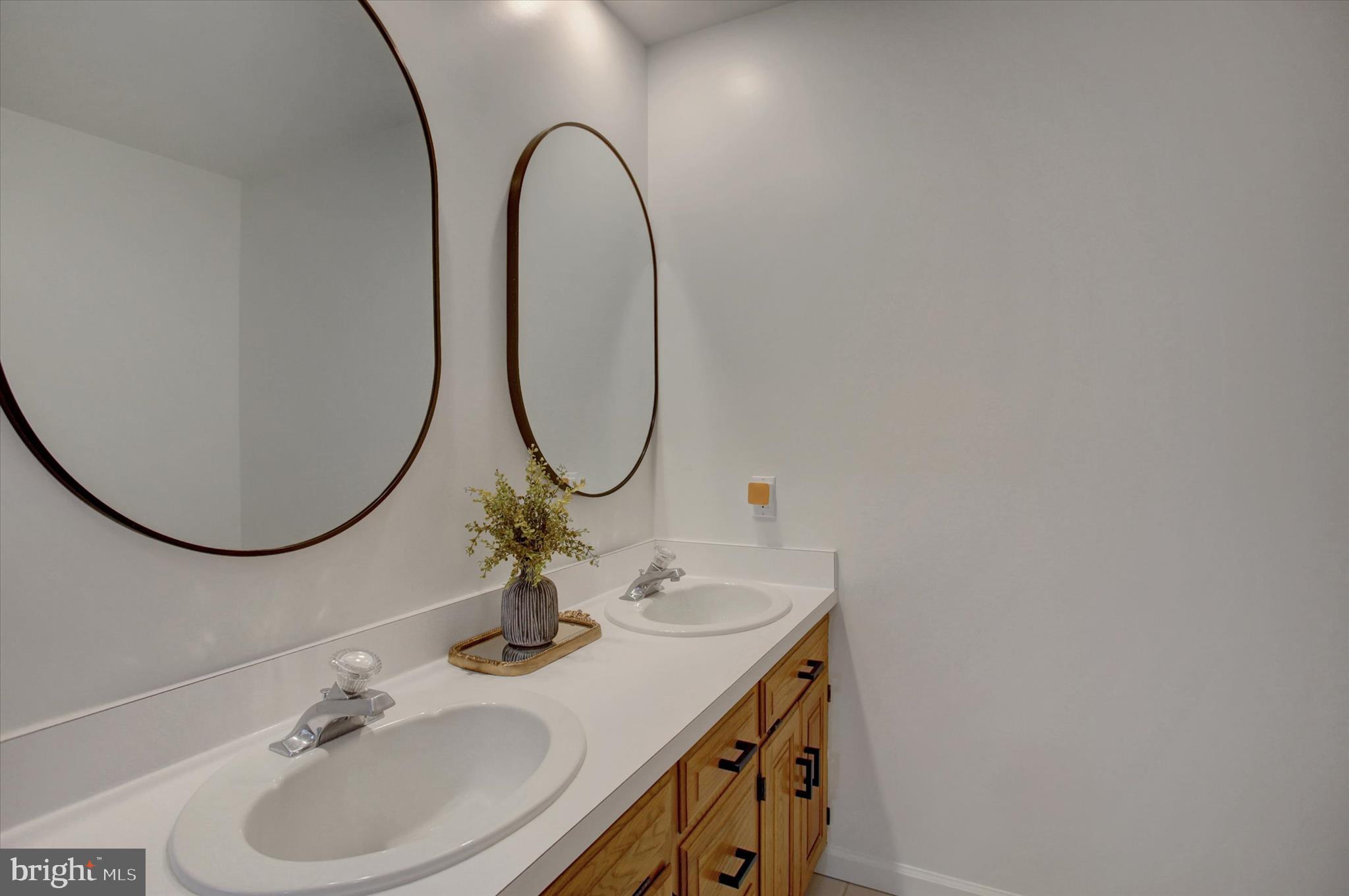 PENN NATIONAL ESTATES - Residential