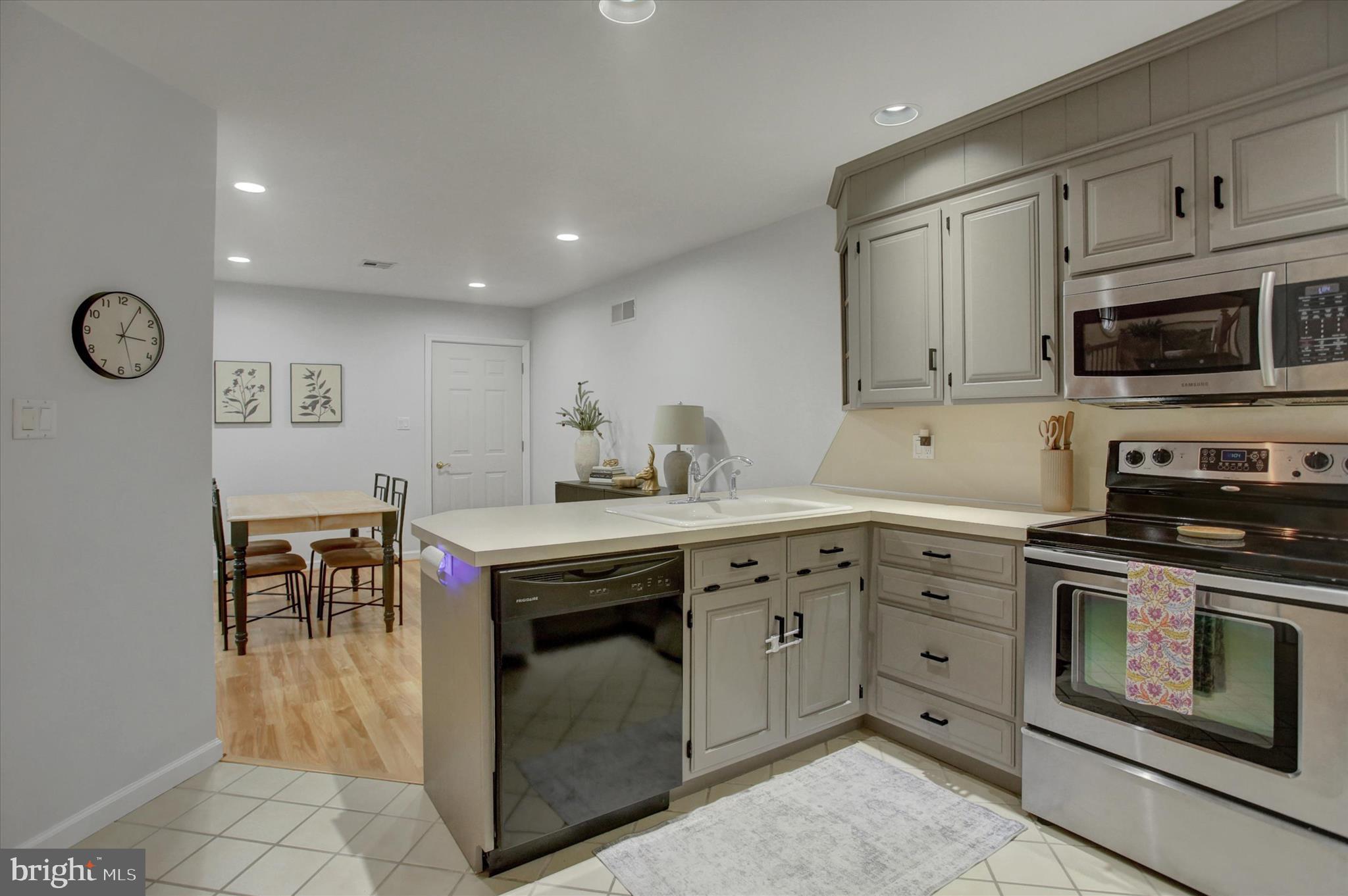 PENN NATIONAL ESTATES - Residential