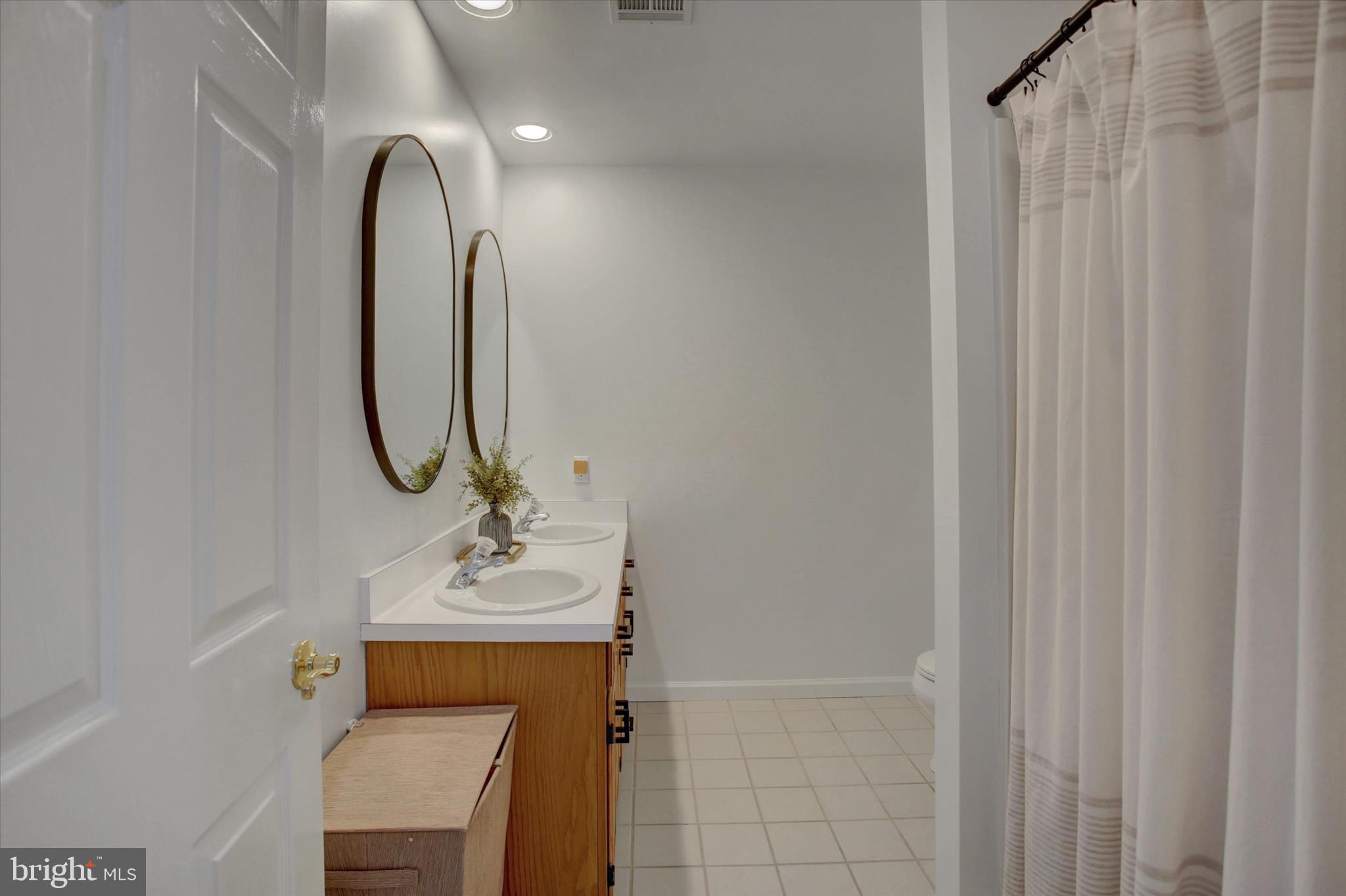 PENN NATIONAL ESTATES - Residential