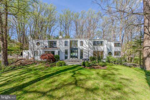 Photo of 5216 ABINGDON RD, BETHESDA, MD 20816 (MLS # MDMC2048944)