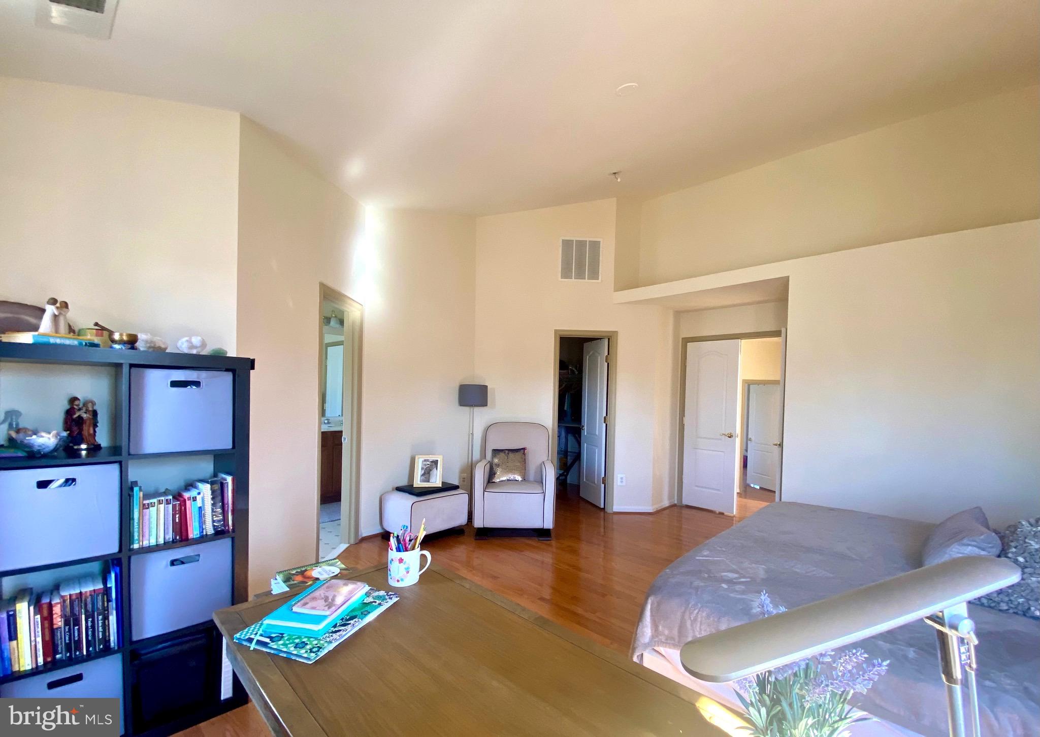 BROADLANDS SOUTH - Residential Lease