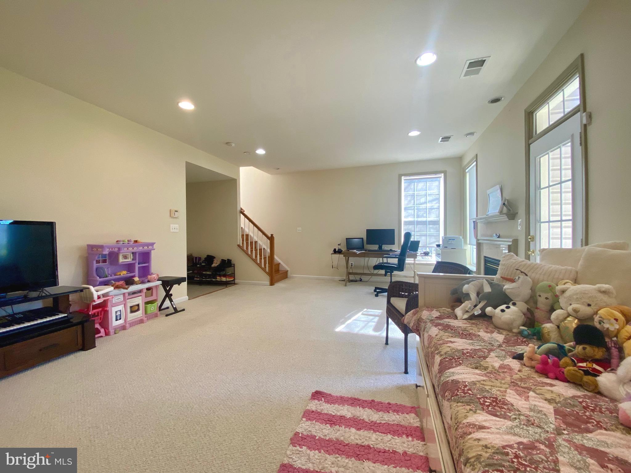 BROADLANDS SOUTH - Residential Lease