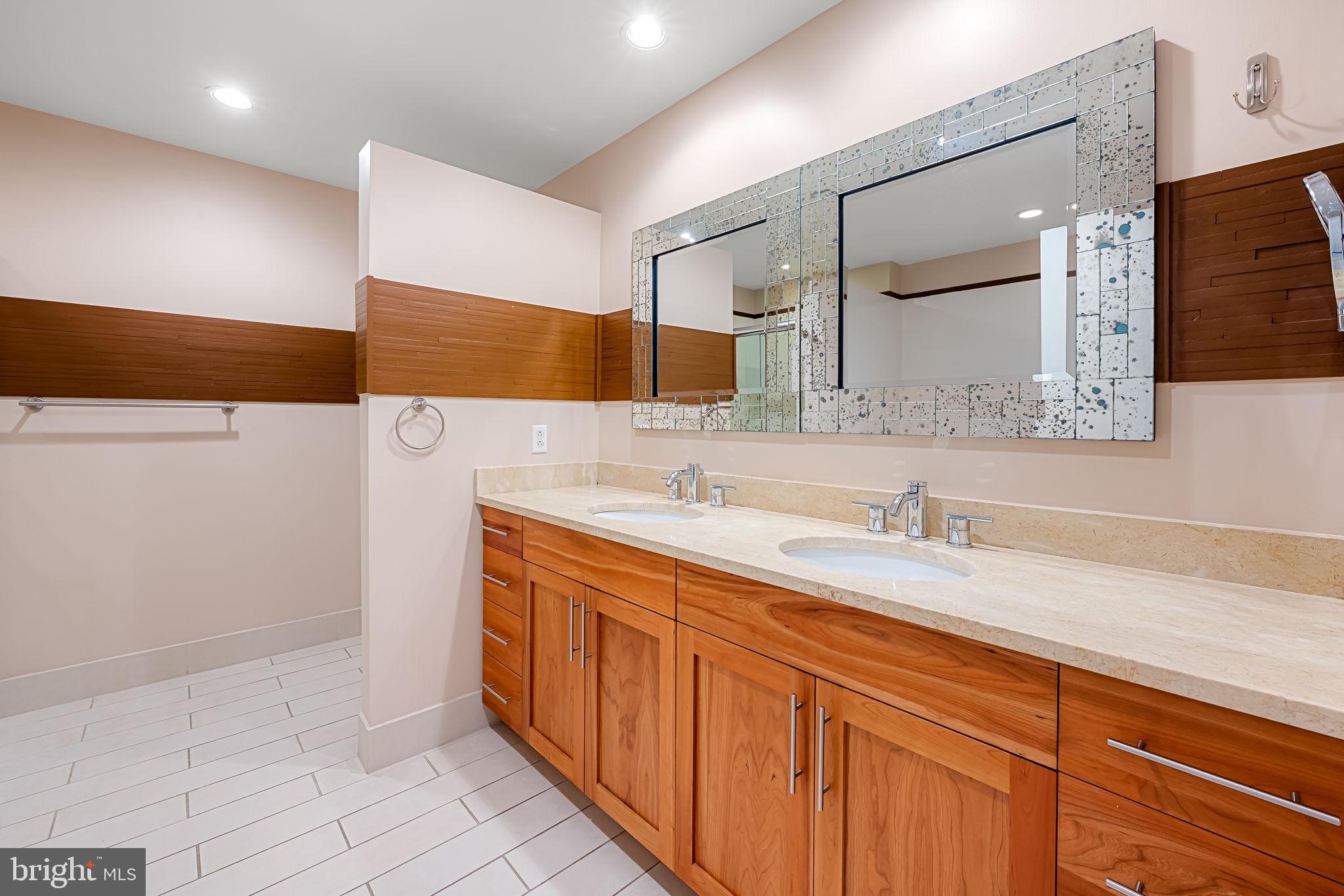 LOCUST POINT - Residential