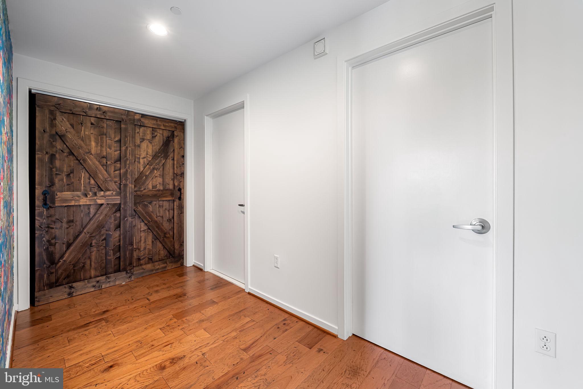 LOCUST POINT - Residential