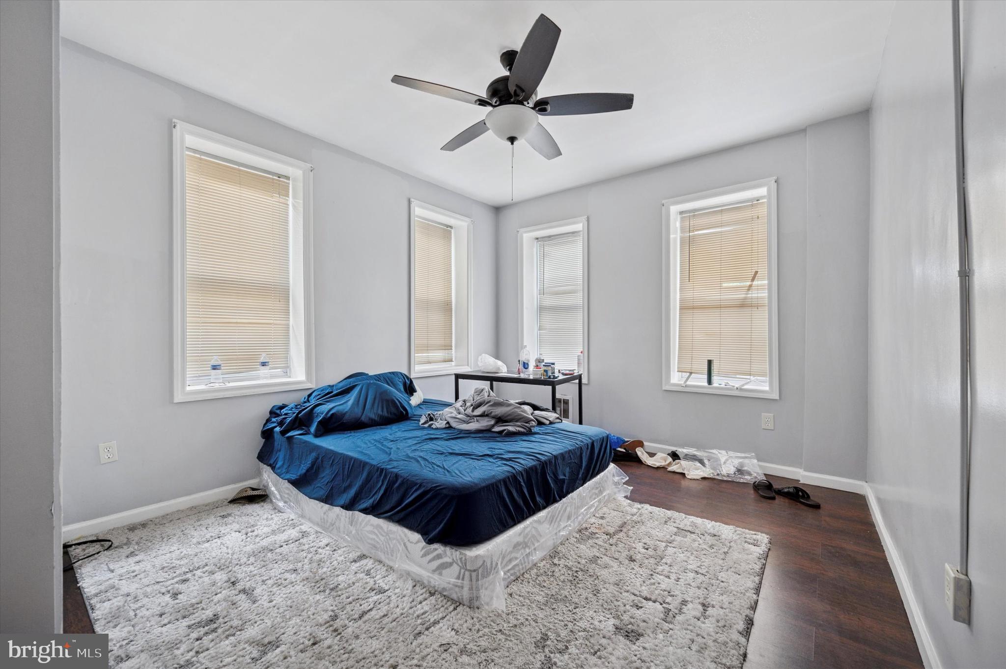 UNIVERSITY CITY - Residential Income