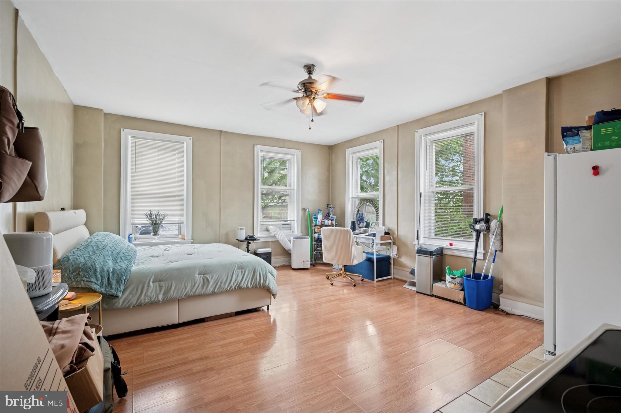 UNIVERSITY CITY - Residential Income