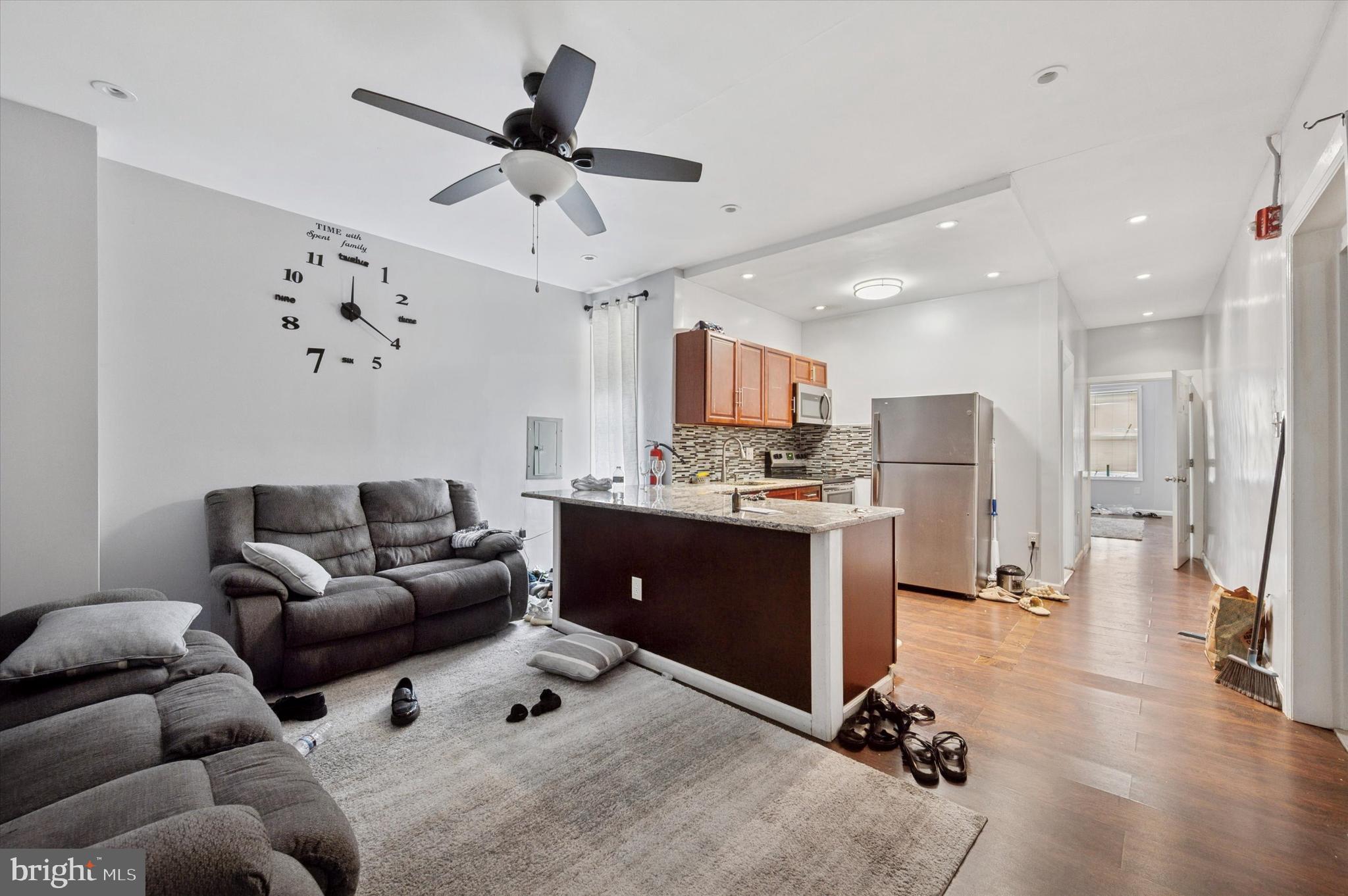 UNIVERSITY CITY - Residential Income