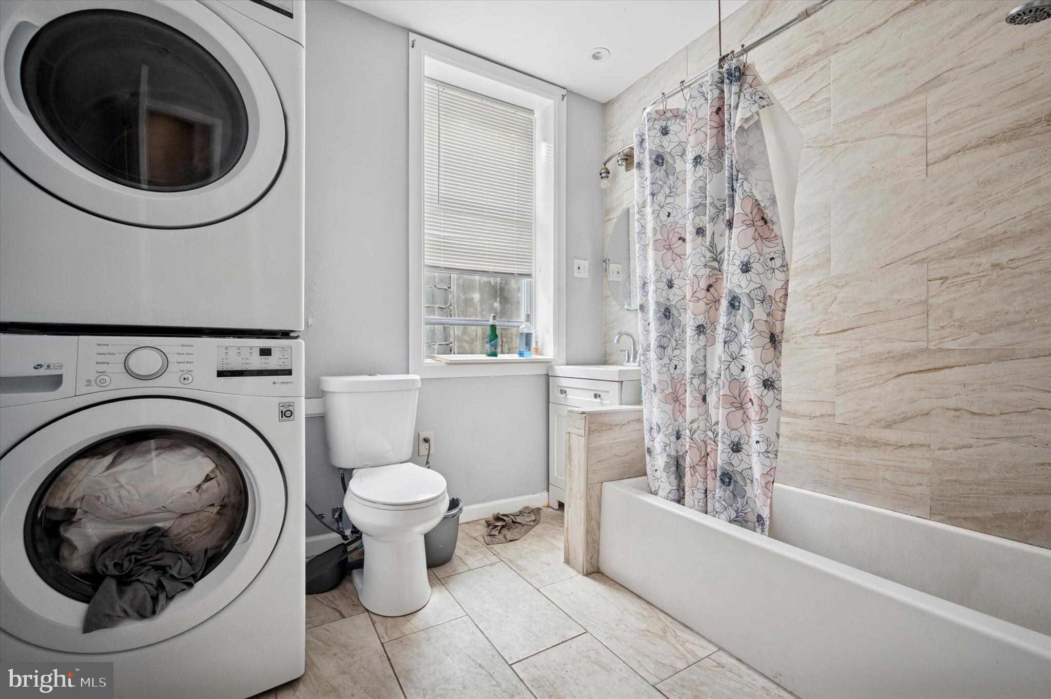 UNIVERSITY CITY - Residential Income