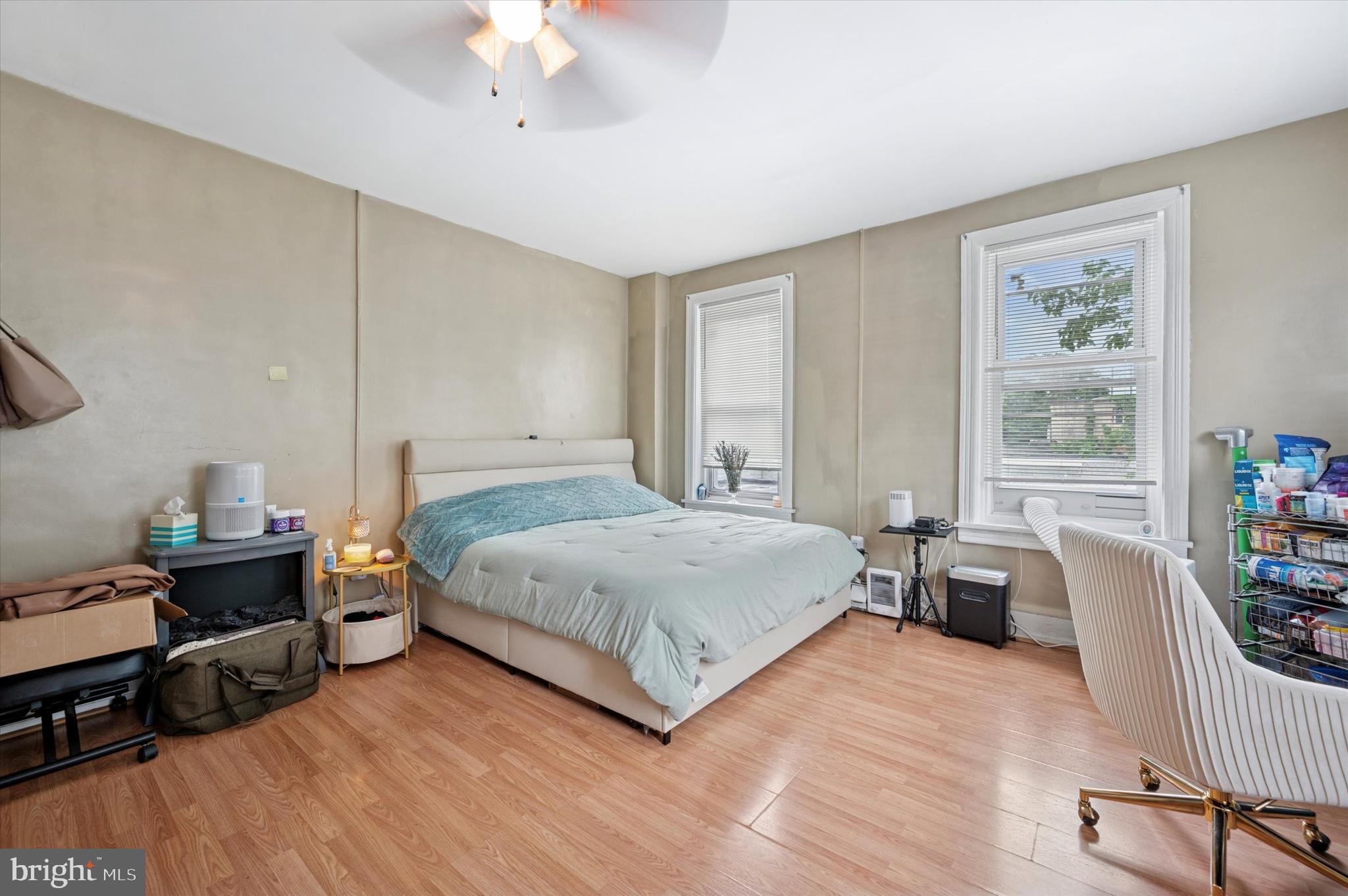 UNIVERSITY CITY - Residential Income