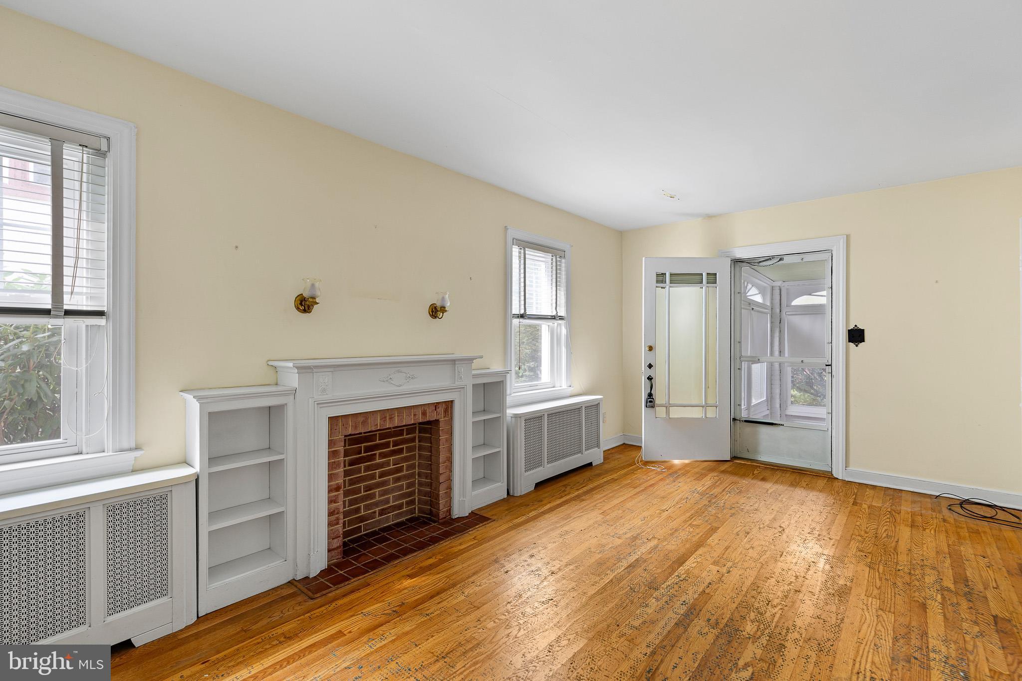 10 W HOLLY OAK ROAD