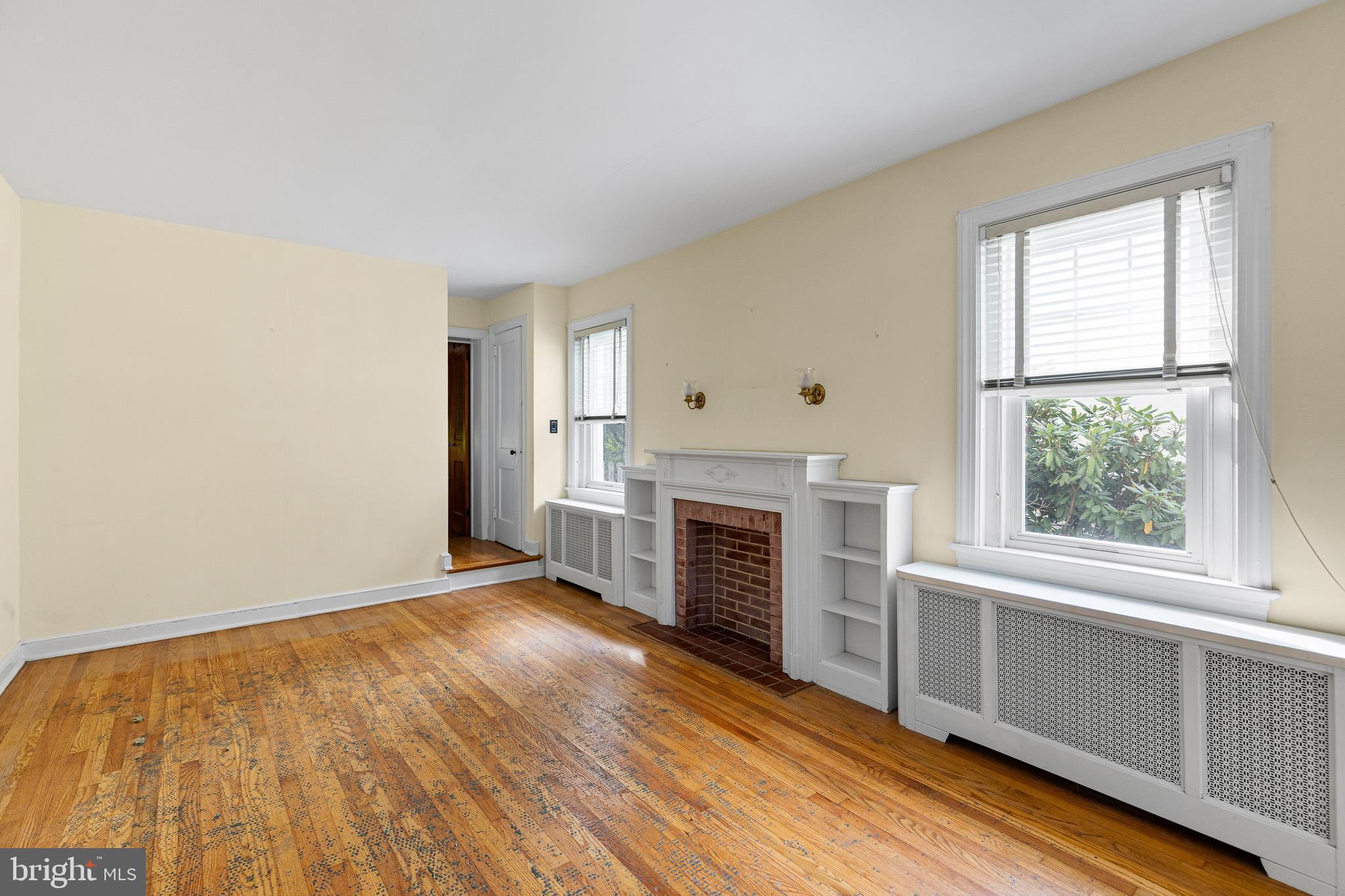10 W HOLLY OAK ROAD